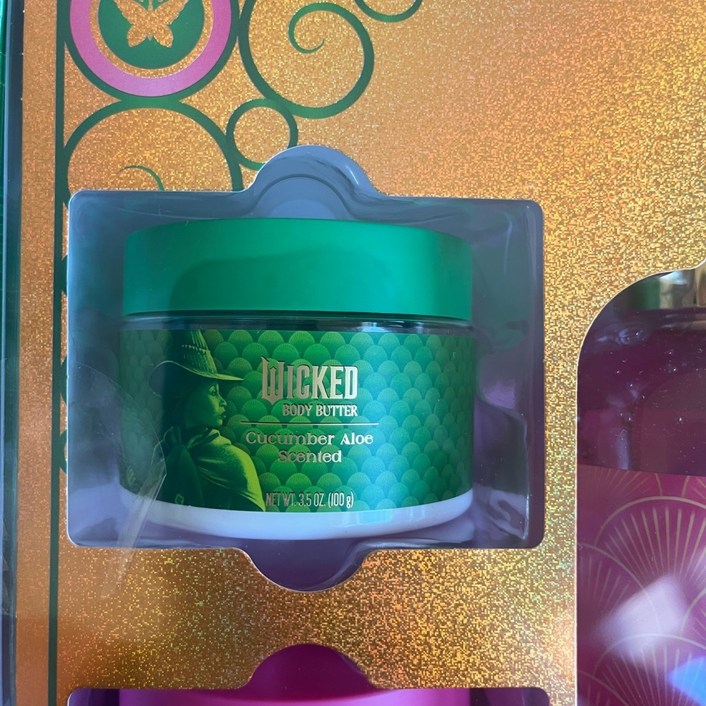 Wicked Luxury Bath 4 Piece Set - Picture 7 of 7